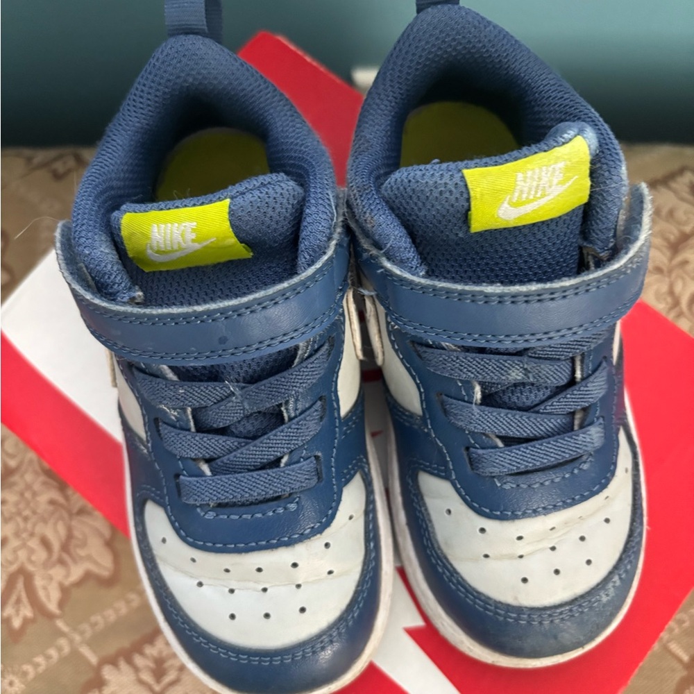 Nikes Kids - Picture 4 of 5
